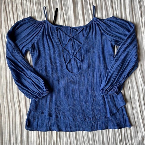 Blue flowy cold shoulder shirt by Renee C! - Picture 3 of 8